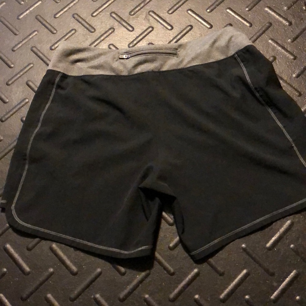 Women’s Reebok shorts - Picture 2 of 2